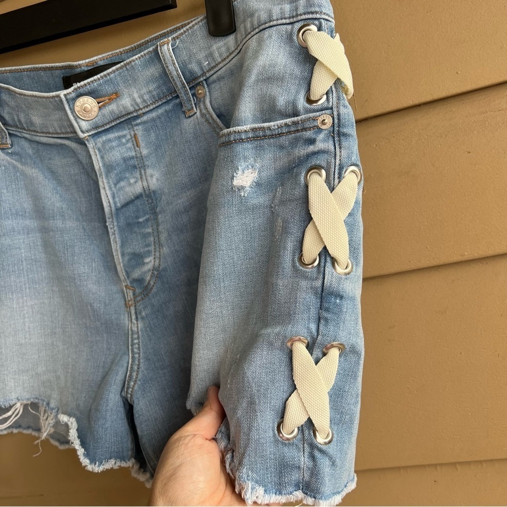 EXPRESS High Waisted Side Lace Up Light Blue Denim Shorts Womens Size 8 - Picture 7 of 10